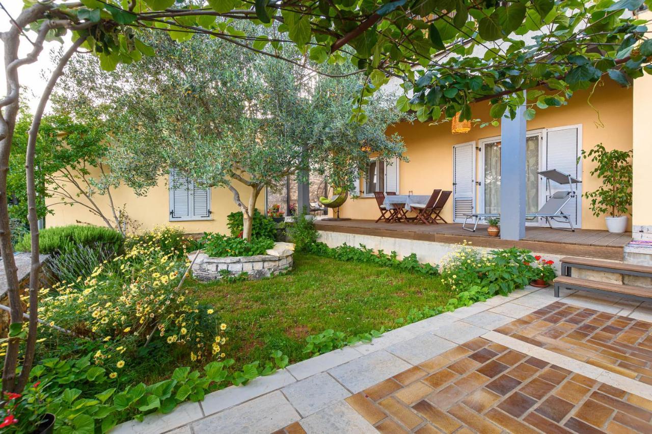 Apartment Macan, Beautiful Green Oasis พูลา ภายนอก รูปภาพ