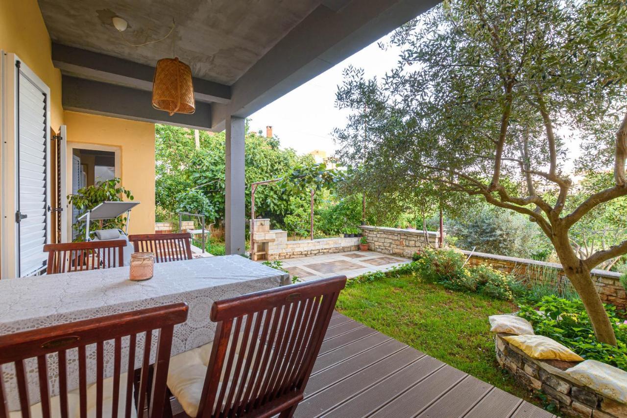 Apartment Macan, Beautiful Green Oasis พูลา ภายนอก รูปภาพ