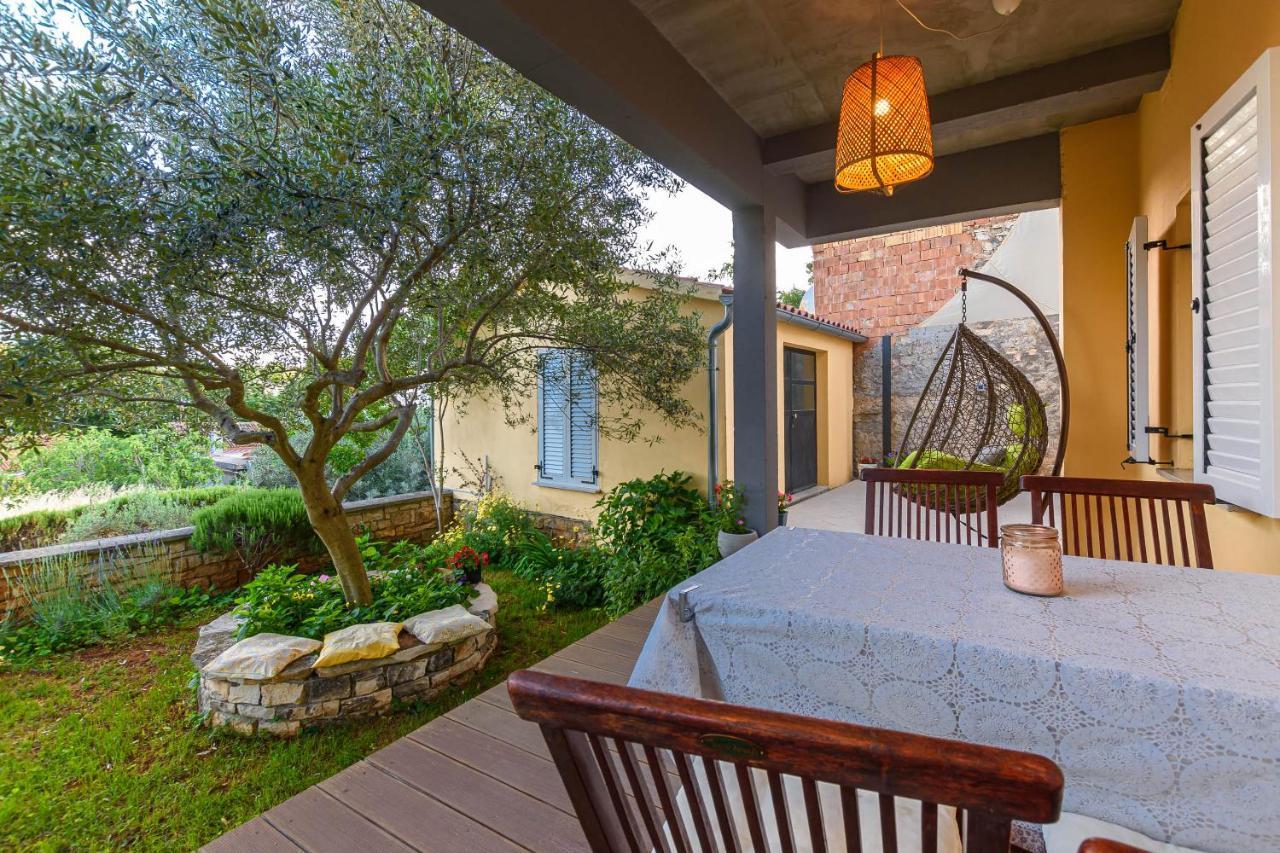 Apartment Macan, Beautiful Green Oasis พูลา ภายนอก รูปภาพ